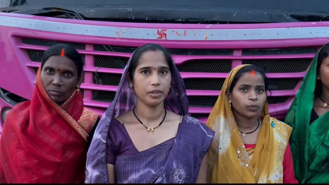 CG : डिप्टी सीएम शर्मा के सहयोग से लोहारीडीह के ग्रामीणों ने जेल पहुँच कर अपनों से मुलाकात की