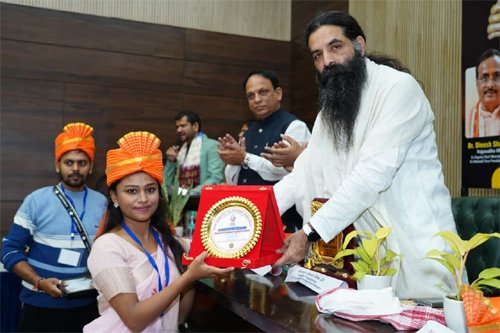 राजनांदगांव : महर्षि पतंजलि योग रत्न से मोनिका साहू सम्मानित