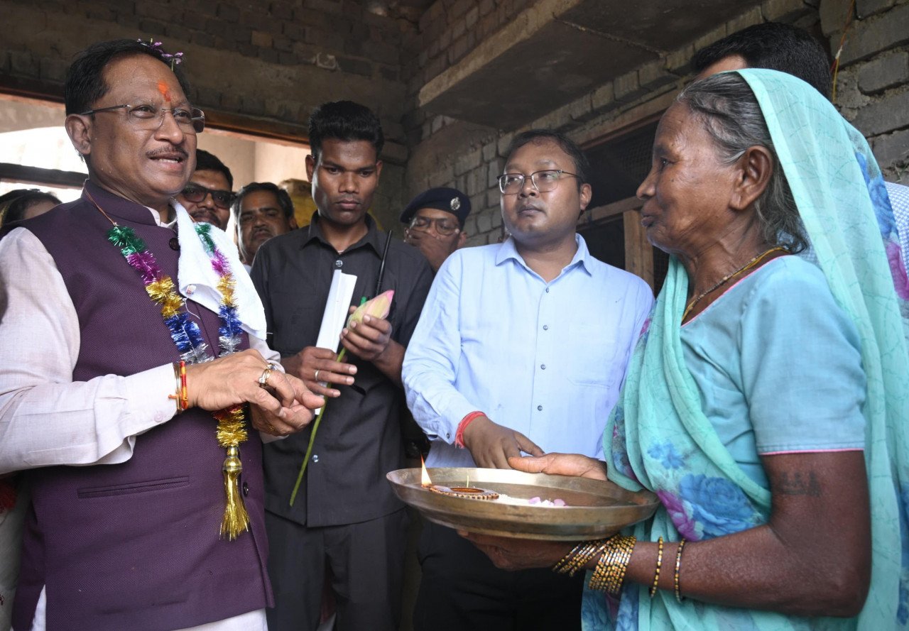 CG : मुख्यमंत्री विष्णुदेव साय ने सक्ति जिले में योजनाओं के क्रियान्वयन की जमीनी हकीकत की जानकारी ली