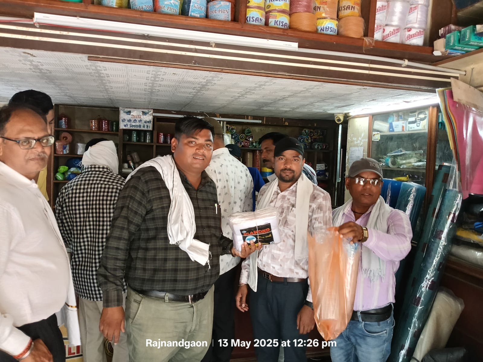 राजनांदगांव : प्रतिबंधित प्लास्टिक के लिये निगम ने की कार्यवाही प्लास्टिक विक्रता एवं दुकानदारों से सिंगल यूज प्लास्टिक की जप्ती