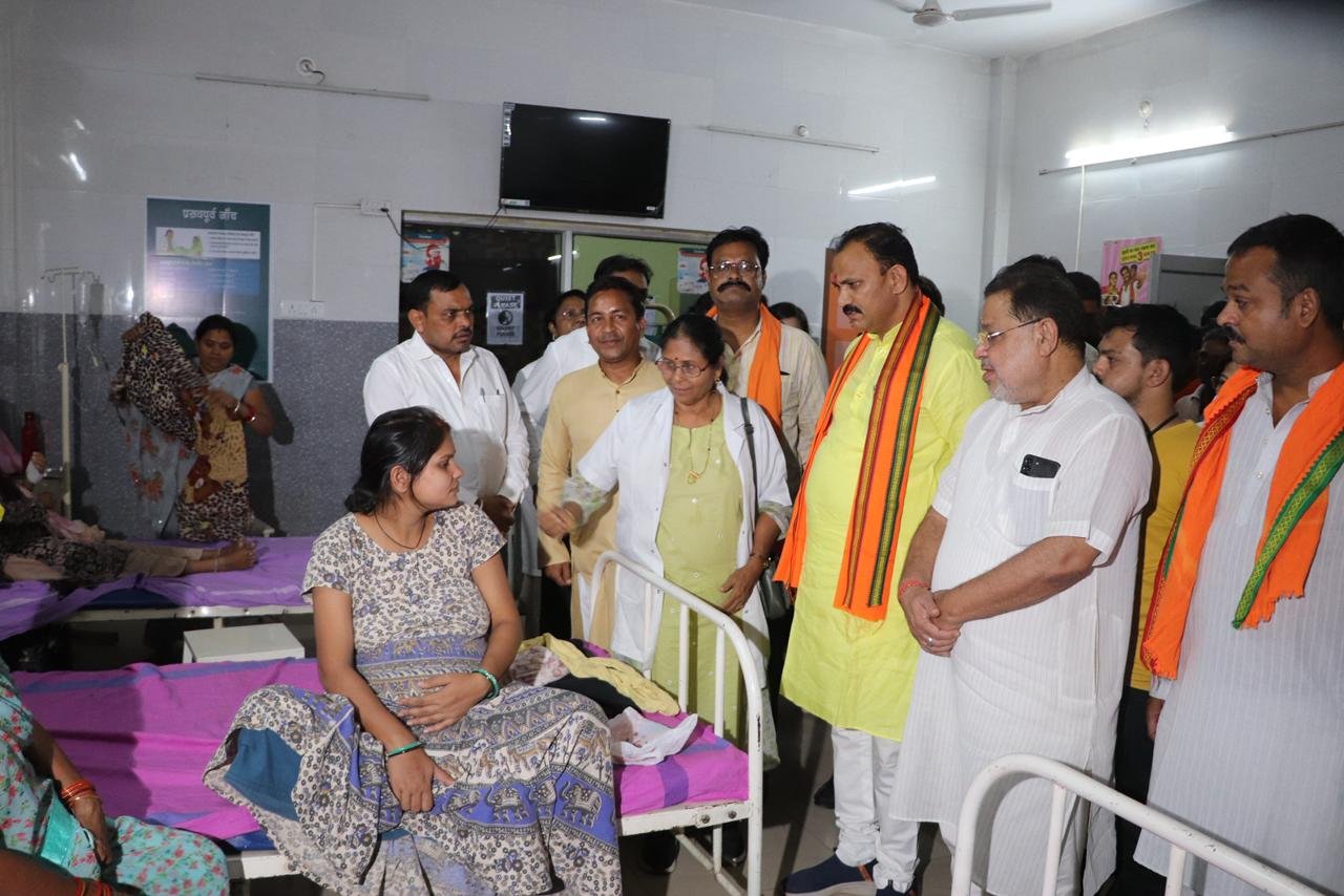 CG : स्वास्थ्य मंत्री ने मातृ एवं शिशु अस्पताल रायपुर का किया निरीक्षण