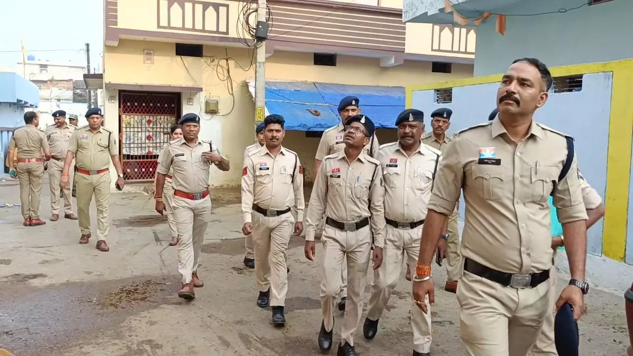 CG : दुर्ग पुलिस की रेड, 35 संदिग्ध लोगों के फिंगर प्रिंट लिए