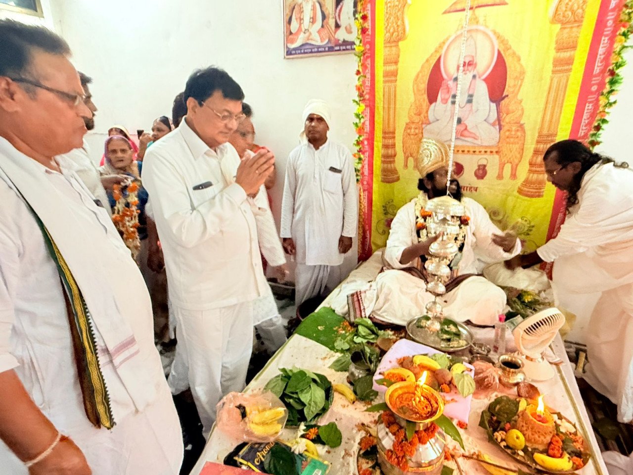 CG : गुरु पूर्णिमा पर उद्योग मंत्री श्री देवांगन में सद्गुरु कबीर आश्रम में की पूजा अर्चना कर लिया आशीर्वाद, प्रदेश वासियों के खुशहाली की कामना की ,