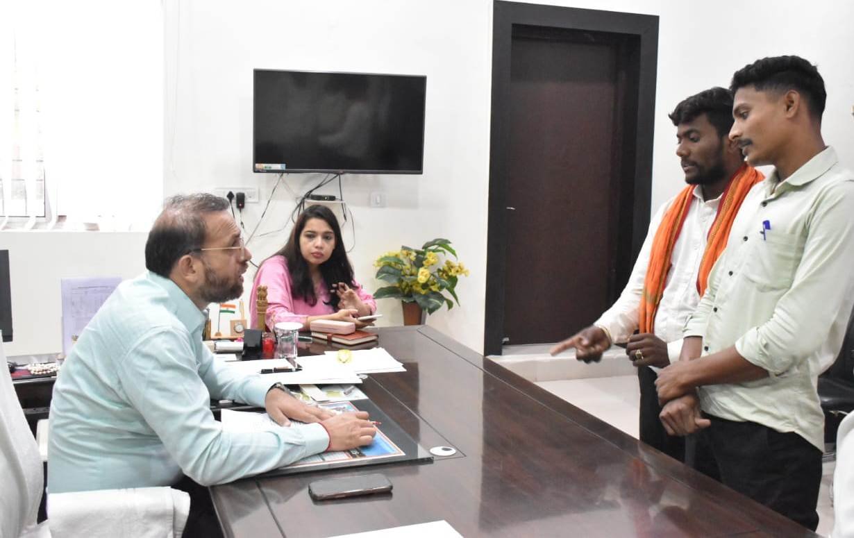 राजनांदगांव : कलेक्टर ने गंभीरतापूर्वक जनसामान्य की सुनी शिकायत एवं समस्याएं