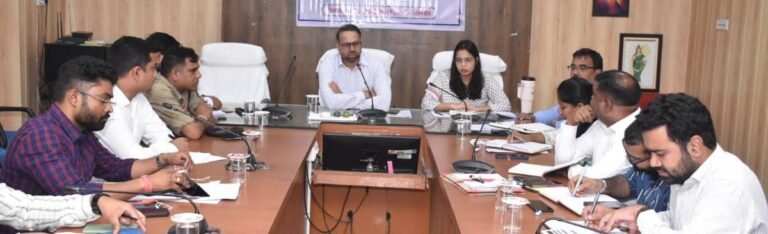 राजनांदगांव : आदि कर्मयोगी अभियान के तहत जिले के आदिवासी बाहुल्य ग्रामों में शासन की विभिन्न योजनाओं के बेहतरीन क्रियान्वयन के लिए करें कार्य : कलेक्टर