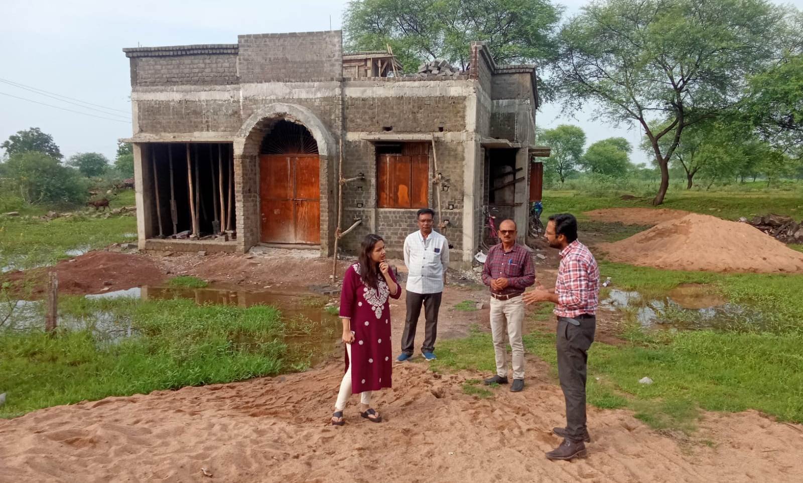 राजनांदगांव : जिला पंचायत सीईओ ने प्रगतिरत महतारी सदन के निर्माण कार्यों का किया आकस्मिक निरीक्षण