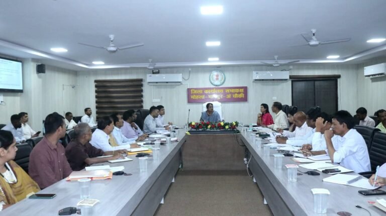 मोहला : युवाओं को प्रशिक्षण देकर रोजगार से जोड़े, लाए पीएम आवास कार्यों में तेजी-कलेक्टर श्रीमती तुलिका प्रजापति