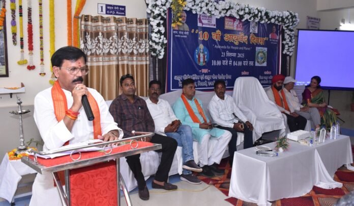 राजनांदगांव : तीन प्रधान पाठक एवं एक सहायक शिक्षक निलंबित राजनांदगांव : तीन प्रधान पाठक एवं एक सहायक शिक्षक निलंबित