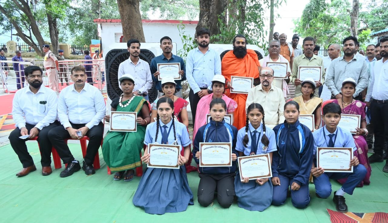 1758725297_c6d294a0fa5734de382f