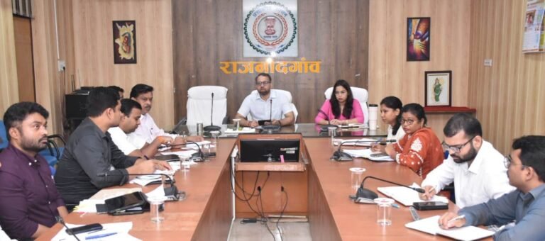 राजनांदगांव : अटल मॉनिटरिंग पोर्टल के मापदण्डों के अनुरूप सभी विभाग शासन की योजनाओं के क्रियान्वयन के लिए करें प्रभावी कार्य : कलेक्टर