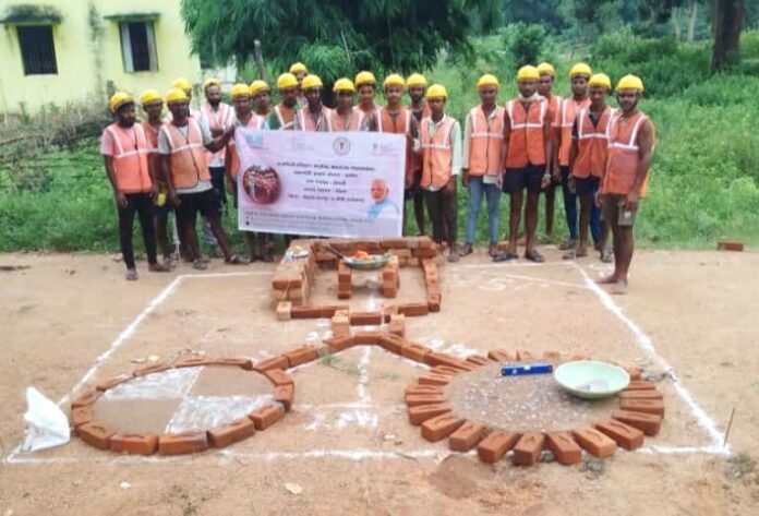 मोहला : युवाओं को मिल रहा राजमिस्त्री का प्रशिक्षण, खुले स्वरोजगार के दरवाजे मोहला : युवाओं को मिल रहा राजमिस्त्री का प्रशिक्षण, खुले स्वरोजगार के दरवाजे