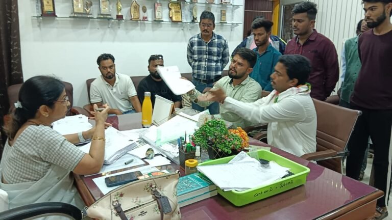 राजनांदगांव : भाजपा के शासन में अधिकारी अब ज्ञापन लेने से कर रहे हैं मना,NSUI ने कार्यालय में किया चस्पा