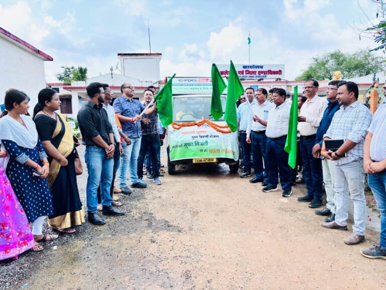 मोहला : अपर कलेक्टर श्री मरकाम ने सूर्यरथ को हरी झंडी दिखाकर किया रवाना