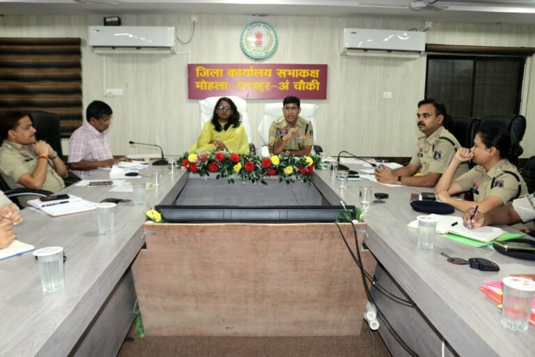 मोहला : कार्यस्थल पर महिलाओं को सुरक्षित वातावरण उपलब्ध कराएं–कलेक्टर तुलिका प्रजापति