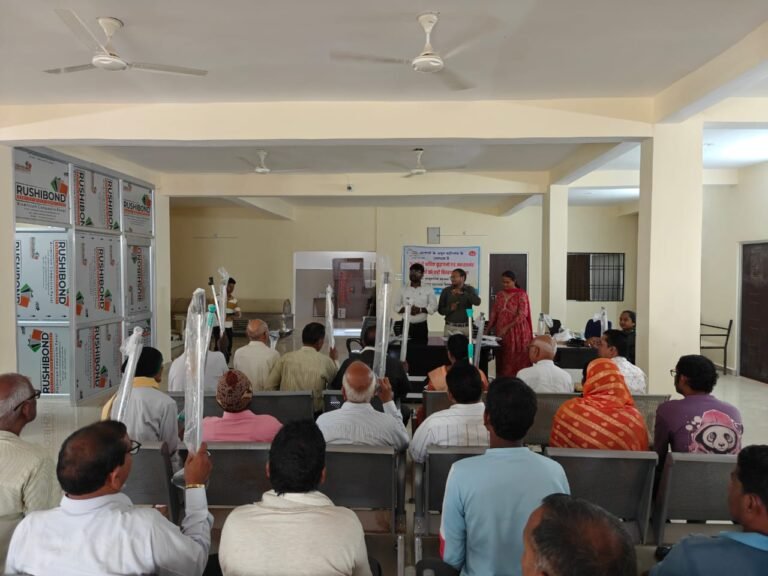 मोहला : वृद्धजनों के लिए विशेष स्वास्थ्य कार्यक्रम का हुआ आयोजन