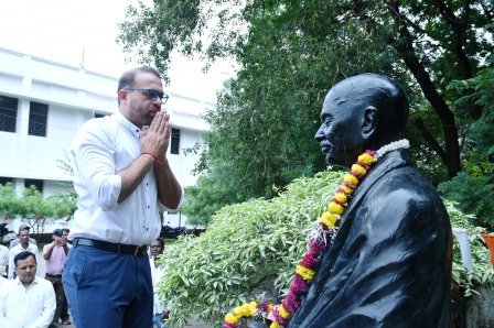 20251003094931_Mahatma Gandhi