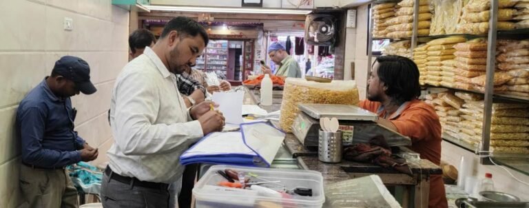 राजनांदगांव : कलेक्टर ने आगामी दीपावली पर्व के दृष्टिगत खाद्य प्रतिष्ठान एवं मिठाई दुकानों के जांच करने के दिए निर्देश