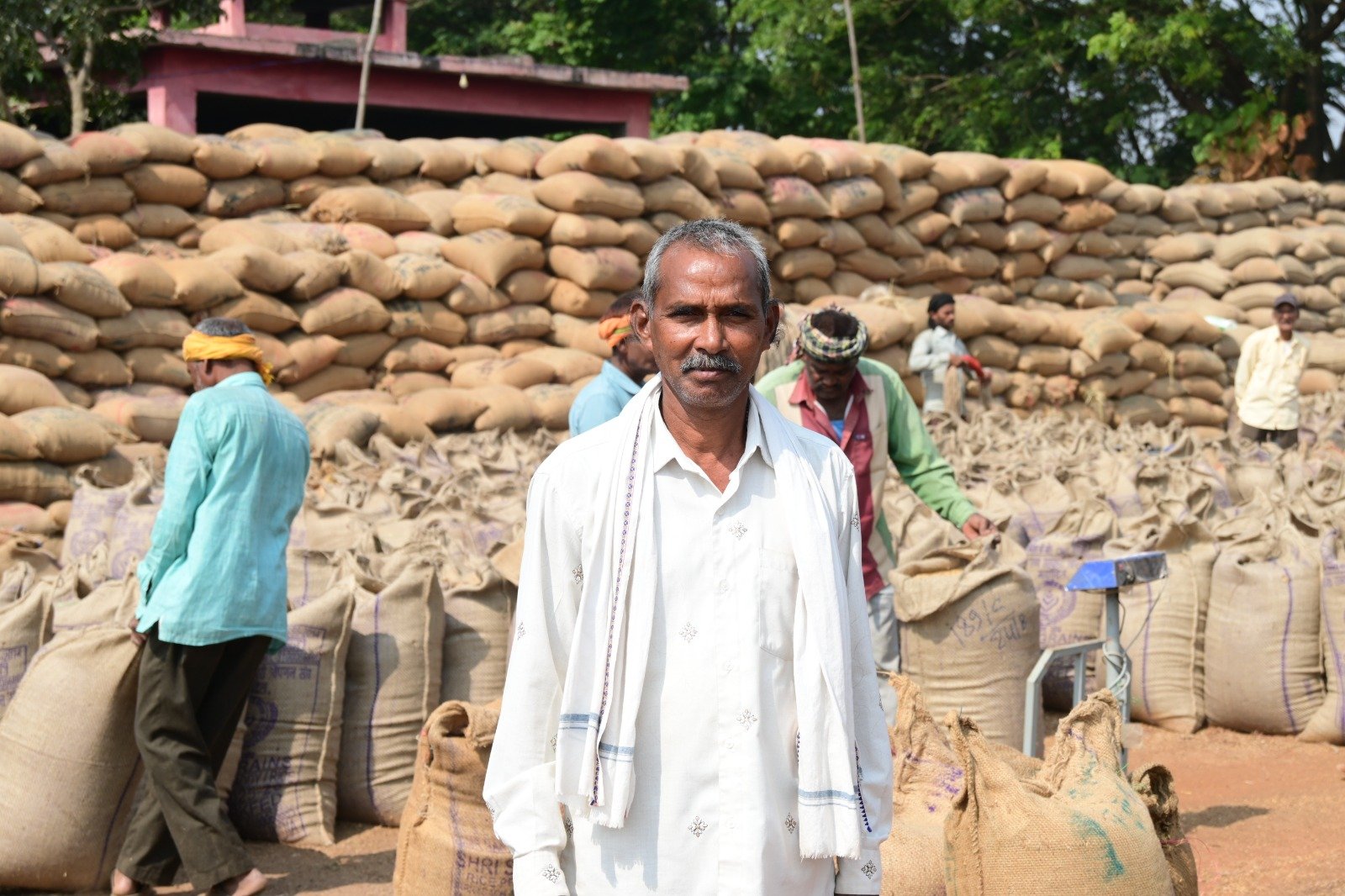 राजनांदगांव : राज्य शासन द्वारा समर्थन मूल्य एवं कृषक उन्नति योजना के तहत धान खरीदी से किसान हो रहे आर्थिक रूप से मजबूत