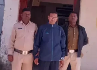 CG : छात्रा ने कि खुदखुशी प्रिंसिपल ने छात्रा को ब्लैकमेल कर छेड़खानी करता था…