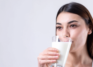 किन लोगों को नहीं पीना चाहिए दूध