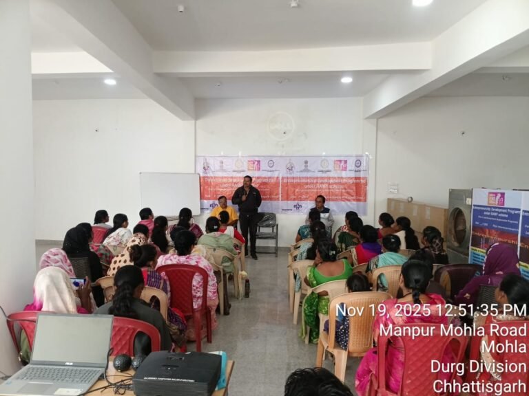 मोहला: महिलाओं को दिया गया उद्यमिता की जानकारी, उद्यमी बनाने  किया गया प्रोत्साहित