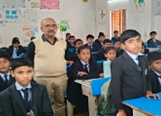 CG : जिला शिक्षा अधिकारी अरविंद मिश्रा ने आज जिले के दुर्ग विकासखण्ड के विभिन्न स्कूलों का औचक निरीक्षण किया…