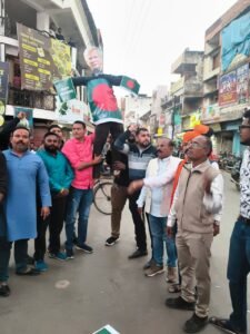 राजनांदगांव : विश्व हिंदू परिषद बजरंग दल ने बांग्लादेश की अंतरिम प्रमुख मोहम्मद यूनुस का पुतला दहन किया