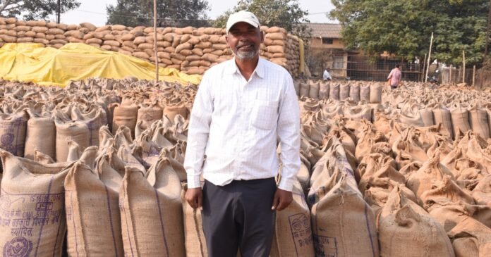 राजनांदगांव : समर्थन मूल्य एवं कृषक उन्नति योजना से किसानों के सपने हो रहे पूरे राजनांदगांव : समर्थन मूल्य एवं कृषक उन्नति योजना से किसानों के सपने हो रहे पूरे