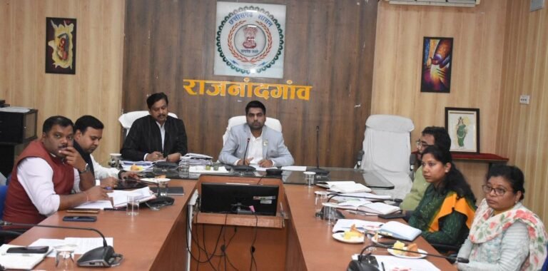 प्रशासन गांव की ओर 2025 के तहत शासन की योजनाओं का लाभ जिले के अंतिम व्यक्ति तक पहुंचाने के लिए करें कार्य : कलेक्टर 