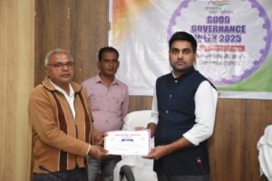 राजनांदगांव : कलेक्टर ने धान खरीदी कार्य में उत्कृष्ट प्रदर्शन करने वाले ग्रामीण कृषि विस्तार अधिकारियों, पटवारियों, समिति प्रबंधकों एवं डाटा एण्ट्री ऑपरेटरों को प्रशस्ति पत्र प्रदान कर किया सम्मानित