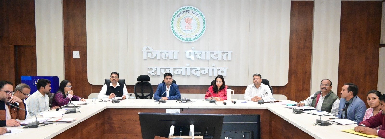 राजनांदगांव : प्रधानमंत्री सूर्यघर मुफ्त बिजली योजना के अंतर्गत सोलर पैनल लगाने के को में लाएं तेजी - कलेक्टर