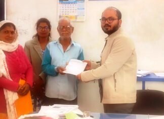 महिला समूह की सदस्य के परिजन को पीएम जीवन ज्योति बीमा योजना से मिला दो लाख रुपये का लाभ