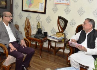 राज्यपाल डेका से छत्तीसगढ़ दिव्यांगजन, वित्त एवं विकास निगम के अध्यक्ष कावड़िया ने की भेंट