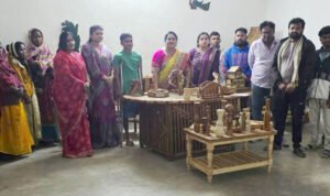 राजनांदगांव : छत्तीसगढ़ हस्तशिल्प विकास बोर्ड की अध्यक्ष शालिनी राजपूत जिले के हस्तशिल्पियों से हुई रूबरू