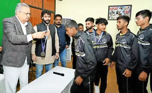 206_17653720296939707d8db48_04