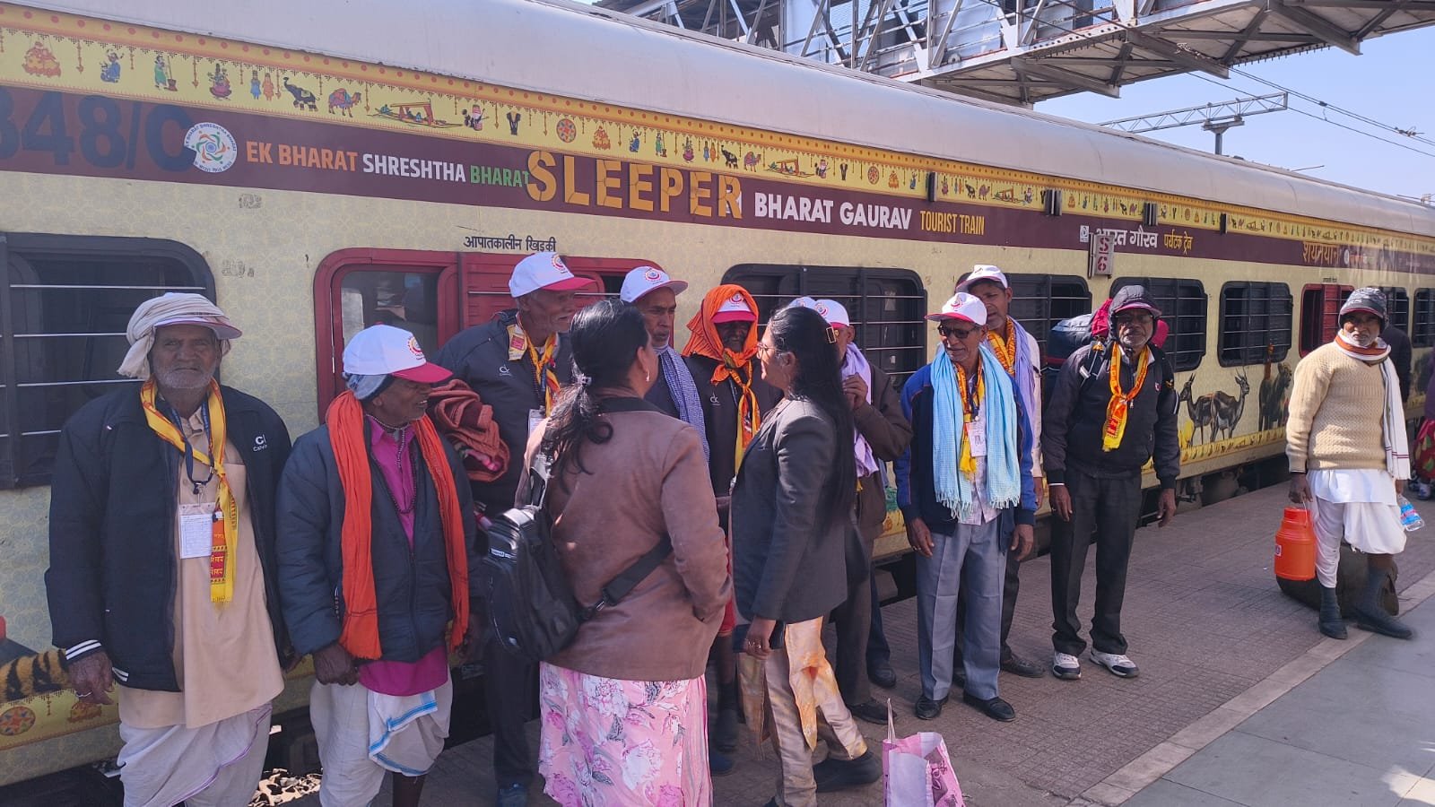 राजनांदगांव : मुख्यमंत्री तीर्थ दर्शन योजना अंतर्गत हरिद्वार, ऋषिकेश, भारत माता मंदिर का भ्रमण कर 800 तीर्थयात्री की हुई सकुशल वापसी