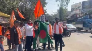 राजनांदगांव : शिवसेना ने बांग्लादेश के प्रधानमंत्री का पुतला फूंका