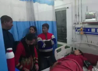 CG : महिला अधिकारी बेहोश होकर गिर गईं, आनन – फानन में अस्पताल पहुंचाया…