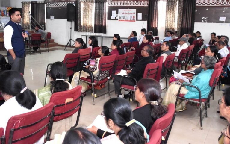 राजनांदगांव : शिक्षक बच्चों के भविष्य को संवारने वाले चेंज मेकर : कलेक्टर