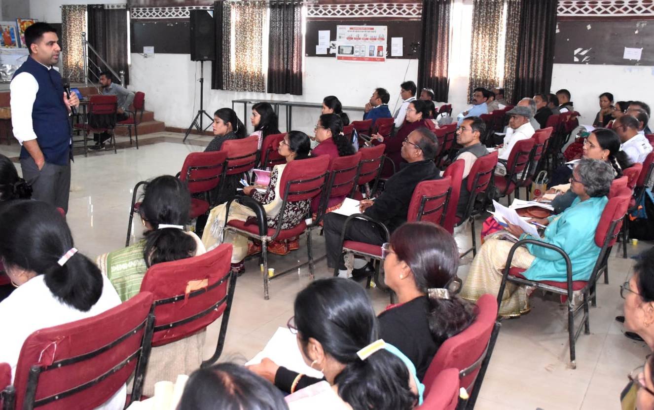 राजनांदगांव : शिक्षक बच्चों के भविष्य को संवारने वाले चेंज मेकर : कलेक्टर