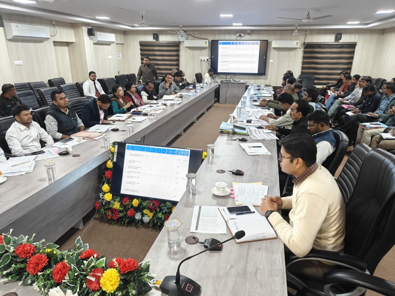 मोहला : श्रम विभाग की योजनाएं श्रमिकों के लिए महत्वपूर्ण, नवीनीकरण में लाएं तेजी-कलेक्टर तुलिका प्रजापति