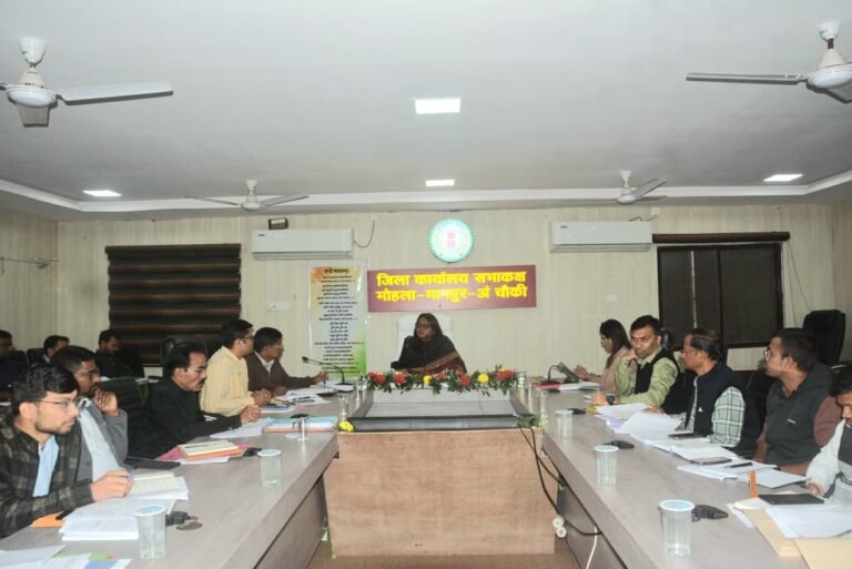 आयुष्मान एवं वय वंदना योजना में प्रगति लाने लगाए शिविर-कलेक्टर प्रजापति