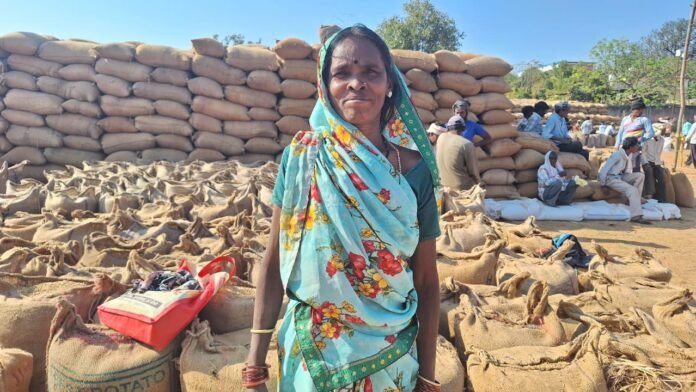 मोहला : पारदर्शी धान खरीदी का लाभ: भुवन बाई ने 160 कट्टा धान का किया सफल विक्रय    