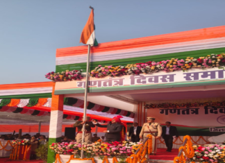 केन्द्रीय राज्यमंत्री तोखन साहू ने ध्वजारोहण कर परेड की ली सलामी