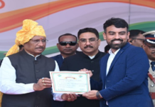 CG : मुख्यमंत्री विष्णुदेव साय ने उत्कृष्ट कार्य करने वाले 13 अधिकारी-कर्मचारियों को पुरस्कृत किया…