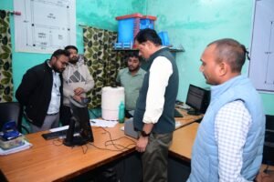 राजनांदगांव : संभागायुक्त एसएन राठौर ने आज तहसील कार्यालय राजनांदगांव और छुरिया तथा जनपद पंचायत छुरिया कार्यालय का किया आकस्मिक निरीक्षण