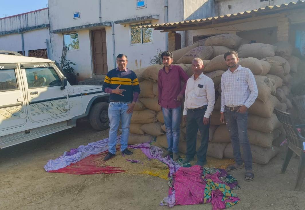 राजनांदगांव : जिले के अंतर्राज्यीय एवं अंतर जिला सीमाओं के चेक पोस्ट पर सघन जांच कर 223 क्विंटल अवैध धान एवं परिवहन में उपयोग हुए वाहन को किया गया जप्त