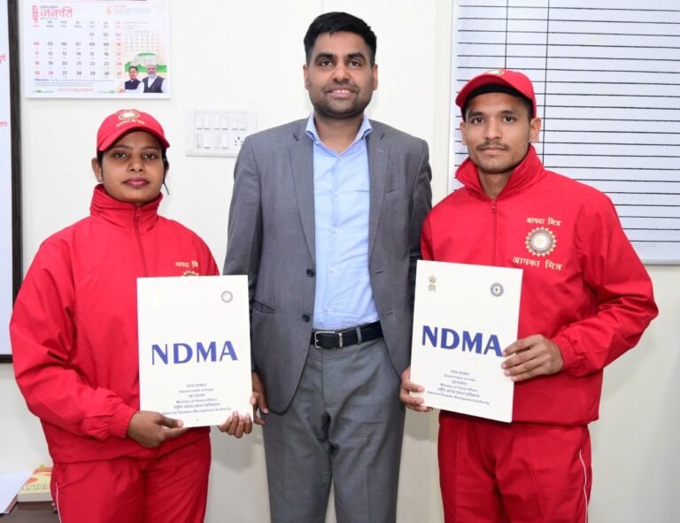 राजनांदगांव : कलेक्टर से श्रेष्ठ आपदा मित्र मास्टर ट्रेनर्स ने की मुलाकात