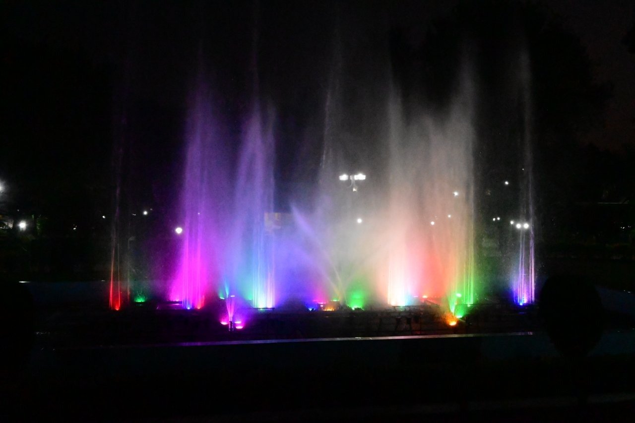 राजनांदगांव : ऊर्जा पार्क में रंग-बिरंगे म्यूजिकल फाउंटेन की बिखरी मोहक छटा