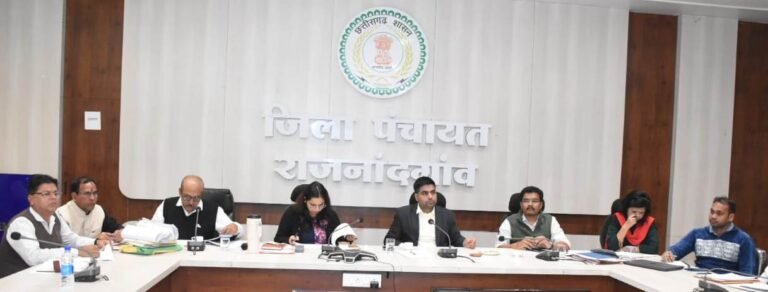 राजनांदगांव : कलेक्टर ने प्राचार्य, बीईओ, गणित एवं अंग्रेजी विषय के शिक्षकों की ली बैठक